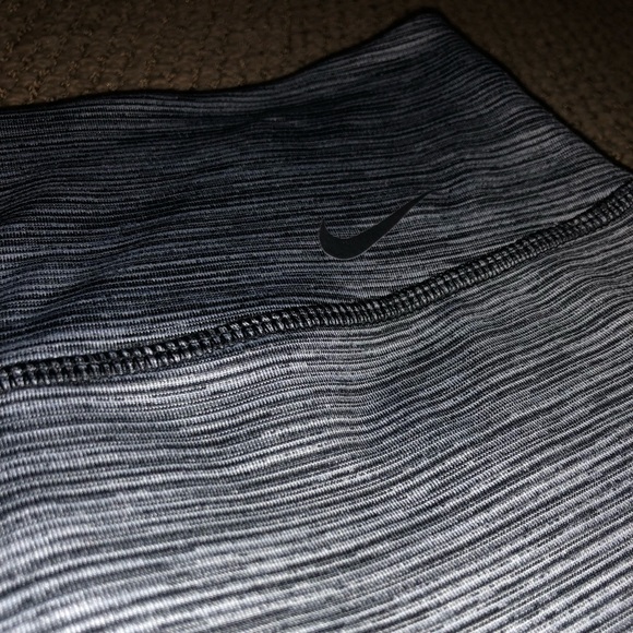Nike Dri-Fit Legendary Leggings - Picture 2 of 5